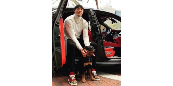Efter et spændende møde tog Aaron Gordon sin trøje af og stod over for udfordringen med at komme sig